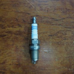 Свеча Bosch 0242229660 зажигания