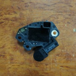 Реле-регулятор 335008 UTM RV1571A