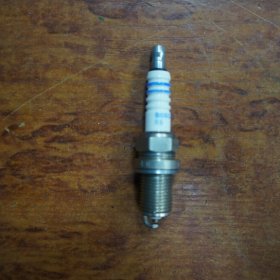 Свеча Bosch 0242235666 зажигания Toyota/Renault