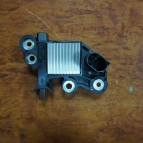 Реле-регулятор 335123 Bosch 0272220839