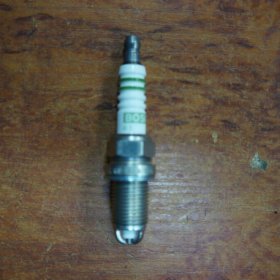 Свеча Bosch 0241235752 зажигания VW