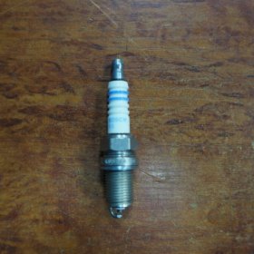 Свеча Bosch 0242229660 зажигания